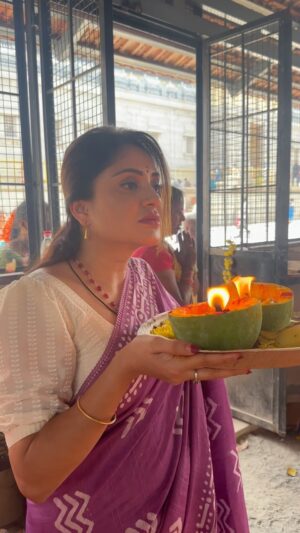 Karunya Ram Instagram - Divine 🙏🏻💜🤍✨
:
:
#karunyaram #milkybeautykarunyaram