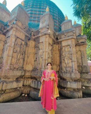 Kashish Singh Instagram - Wishing myself the best birthday yet. Just wow 🙏🏻🙏🏻 

Only one of its kind in the world shaktipeeth 🙏🏻🙏🏻

#kamakhyadevi  #kamakhyatemple #kamakhyadevi #20nov #birthdaydaygirl #birthdaymonth #blessedbeyondmeasure #bellavitakashish 💕 💕