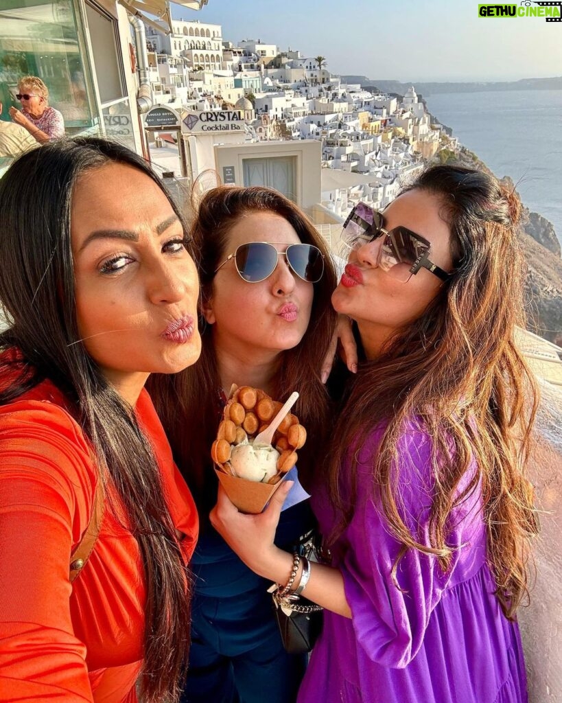 Kashmera Shah Instagram - Another day in paradise with my besties. Thank you god for this beautiful opportunity and journey. We cannot thank you enough for letting us cherish these memories for life #vacation #memories #travel #traveldiaries #greece #santorini #kashmerashah #organic #friendship #kittycats #europe #bollywood #bollywoodstar #bollywoodsongs #bollywoodstyle #bollywoodmovies
