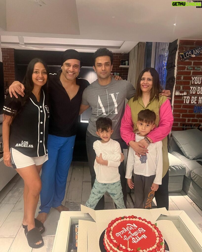 Kashmera Shah Instagram - Celebrating birthday with family #familyfirst #love #respect #faith #friendship #loyalty #real @rishaabchauhaan @krushna30 @malachauhanofficial07