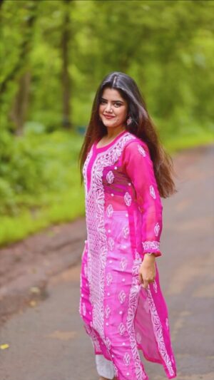 Ketaki Kulkarni Instagram - Happy rakhi everyone 💖

This kurti set and jhumka from @behkiiofficial 💖
Shot by @prathamesh_jadhav_photography 
Edited by @sk__sunny_007 

#trending #slowmo #slowmotionvideo #trendingreels #trendingsongs #trendingnow #rakhi #rakshabandhan
