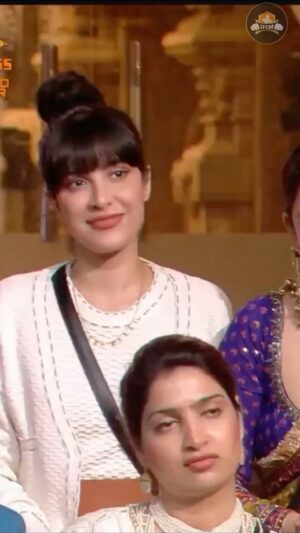 KhanZaadi Instagram - A captivating blend of beauty and strength 💪❤️✨

#bb17 #bb17onjiocinema #bigboss #bigbosshindi #bigbossindia #colourstv #bollywood #india #dubai🇦🇪 #assam #assamgirl❤️ #strongwomen #boldandbeautiful #viral #viralreelsvideo❤️ #khanzaadi
