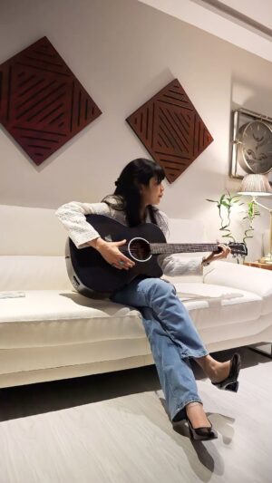 KhanZaadi Instagram - Something new coming ….very soon🎤❤️✨
#bb17 #bigboss #bigbossindia #bigbosshindi #colorstv #ifcm #viral #viralphoto #assam#assamgirl #india #dubai🇦🇪 #newsong #bollywood #khanzaadi #bissbossqueen#comingsoon ✨