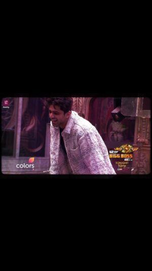 KhanZaadi Instagram - Kya khil raha hai Bigg Boss ke ghar mein Abhishek aur Khanzaadi ke beech pyaar? ❤️‍🔥

Dekhiye #BiggBoss17, Mon-Fri 10PM & Sat-Sun 9PM sirf #Colors aur @officialjiocinema par. 

#BB17 #BiggBoss
@beingsalmankhan

@hyundaiindia
@daburindialtd
@tresemmeindia
@feelthefizz
@chingssecret
@glancescreen
@harpic_india

@aebyborntoshine @iamkhanzaadi