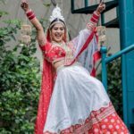 Krishna Mukherjee Instagram - Bachpan se na Mujhe Shaadi karne ka Bada shauk tha by god 🤪 MUA - @sakshigupta_makeup_studio Styleby- @stylebysugandhasood Jewellery- @madhubanbymanubhai Captured by - @israniphotography For Making it happen - @diapers_and_lipsticks