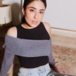 Kritika Kamra Instagram – • lay low • boss up •
only 2 modes 

📸 @ridgefernandes 
Makeup: @miimoglam 
Hair: @swapnilkashid_ 
Top:@thebaeclub.in
Ear cuff: @palmonas_official 
Stylist: @sheefajgilani 
Team: @astha_kothari @palakshahh18 @jhanvikhatwani_