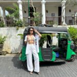 Kritika Kamra Instagram - Not counting steps or calories. Busy lazing, gazing and grazing 🤭