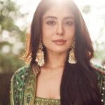 Kritika Kamra Instagram - धूप किनारे iykyk