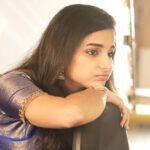 Lavanyaa Instagram - Happy me vs zone out me #saree #sareelover #blue #ramya #krishnajanmashtami #loosehair #candid #photography #office Chennai, India