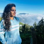 Lavanyaa Instagram - Believe in what you prayed for. #birthday #birthdaygirl #birthdayvibes #birthdaymorning #trecking #muunar #trip #friends #family#love #munar #kolukkumalai #hills #favorite #kolukkumalaipeak Kolukkumalai Peak