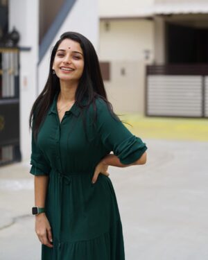 Lavanyaa Instagram - Sometimes the little things in life are more than enough .

Photography @kanyamedia 

#candid #posed #photography #green #veramarioffice #ramya #aha #ahatamil