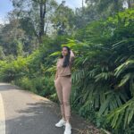 Lavanyaa Instagram - Breath,See,listen,feel what’s around✨ #naturephotography #nature #muunar #lovely #place #happy #yearend #lavanya #instainstagram #insta #pictures #picoftheday #ootd Munar Hills, Kerala