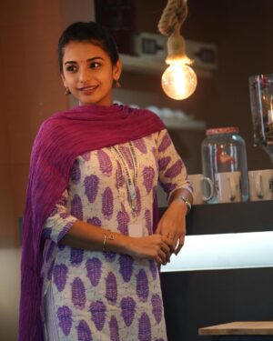 Lavanyaa Instagram - Life is a series of thousand little miracles,,notice them ❣️
Salwar @dsalwar 
#me #chudi #ramya #purple #webseries #love