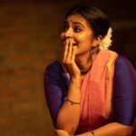 Leona Lishoy Instagram - Yasodhara ❣️ “An ideal daughter, an ideal woman, an ideal wife and presumably an ideal mother” . . . @kalyanee_mulay and I put up this show at @natanakairali with exactly one day’s rehearsal. With our constant support and cheerleaders @anjupeter_nrityankanam & @ameenashanavas80 who are also exceptional Mohiniyattam dancers, we got some genuine feedback and inputs that helped us discover Yasodhara in the shortest time we had. There were so many things magical about this evening- the stage, Venu sir and @kapilavenu in the audience, the warmth of Anju chechi and Ameena chechi, the undying spirit of Kalyanee and her belief in me, and the pure joy that comes with this tediously beautiful process ♥️ Thank you 🙏 Lighting -Rishab Music- Rajeevettan Costume- Anju chechi Accessories- Ameena chechi Hair- Amma 📸 @manojparameswaran Natanakairali