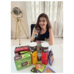 Loveleen Kaur Sasan Instagram - What's your snack of choice? ✨ Sticking to a healthy eating plan isn't bad when you have prepared your meals and most importantly, your snacks. ✨ It is inevitable that you are going to want a snack so why not be prepared. This choco Slim Bar 🍫 (amazingly good protein bar) saves the day. . . Received this amazing box of delicious cookies and protein bars by @ritebite_maxprotein 🤩✨