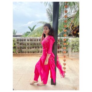 Loveleen Kaur Sasan Instagram - Feeling all sorts of Beautiful🌸🌸

🌸

🌸

🌸

Outfit: @dimpledesignstudio 🌸
