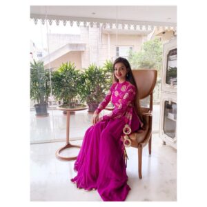 Loveleen Kaur Sasan Instagram - Stay positive, look radiant, be awesome🤩
