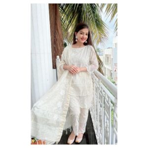 Loveleen Kaur Sasan Instagram - In love with this colour.. rich classy and yet elegant this @house_of_potli  is one cool stylish outfit for the summers.. be it indoors or outdoors this one is a closet essential :)

Wearing: @house_of_potli 🤩
Jutti: @kala.india 🤩