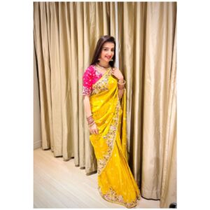 Loveleen Kaur Sasan Instagram - To shine your brightest light is to be who you are!✨✨