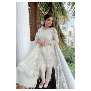 Loveleen Kaur Sasan Instagram - In love with this colour.. rich classy and yet elegant this @house_of_potli  is one cool stylish outfit for the summers.. be it indoors or outdoors this one is a closet essential :)

Wearing: @house_of_potli 🤩
Jutti: @kala.india 🤩