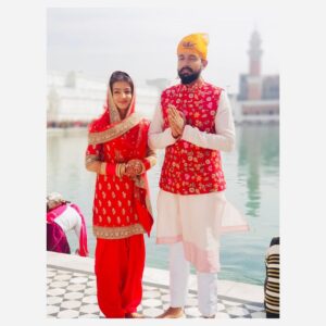 Loveleen Kaur Sasan Instagram - Happy Gurpurab everyone 🌺🙏🏻

May Guru Nanak Ji bless you and your family with Joy, peace and happiness🕊🌺