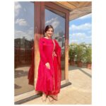 Loveleen Kaur Sasan Instagram - Light festive wear is a must have in the wardrobe✨🤍 Love this Outfit by @inddus ✨🤍