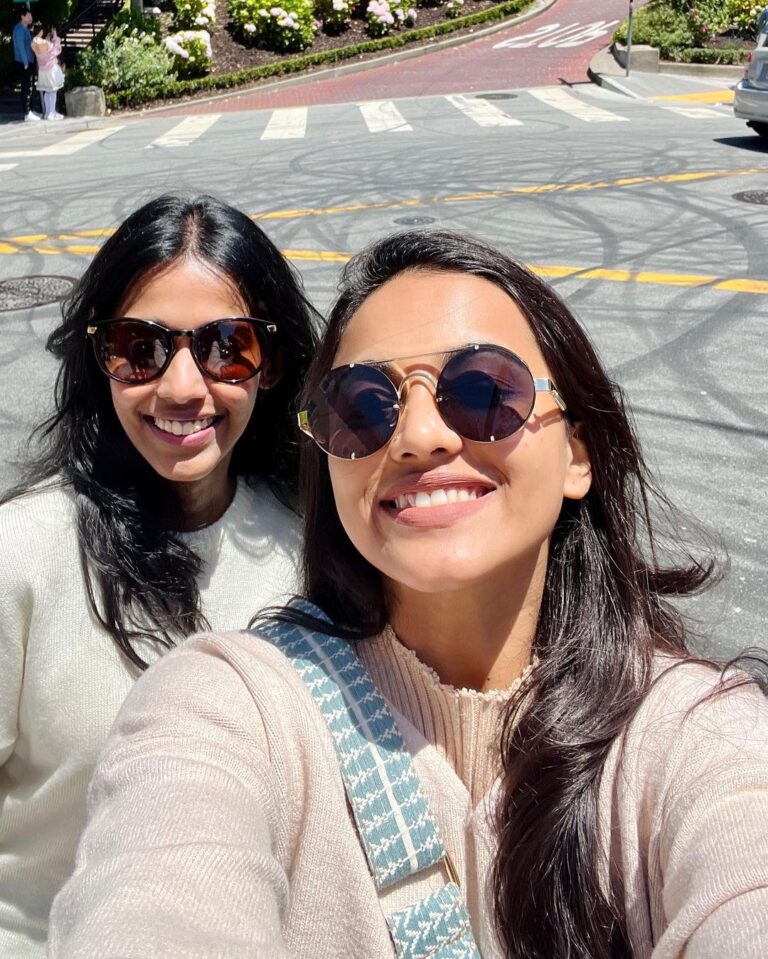 Maanasi G Kannan Instagram - You made the US trip memorable one to me akka!! Thank you for tolerating me for a week!!❤️ I never expected this connect with you 🥺 Will continue to torture you!!🥰😘 #usa🇺🇸 #trip #maanasi #priyankank