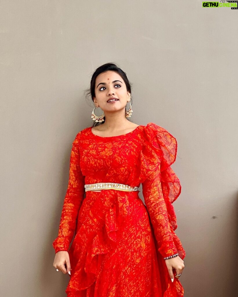 Maanasi G Kannan Instagram - ❤️‍🔥 Wearing - @akira_the_couture__ ♥️ Pc - @_srishaaaa__ ❤️ #maanasi #maanasisupersinger #outfit #red