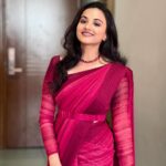 Maanasi G Kannan Instagram - Merry Christmas to everyone! ❤️ Saree - @elegant_fashion_way Blouse stitched - @vib_ecorner 🩷 Jewellery - @muthucharam2018 #maanasi #maanasisupersinger #singer #performer #saree #sareegirl #merrychristmas #christmas