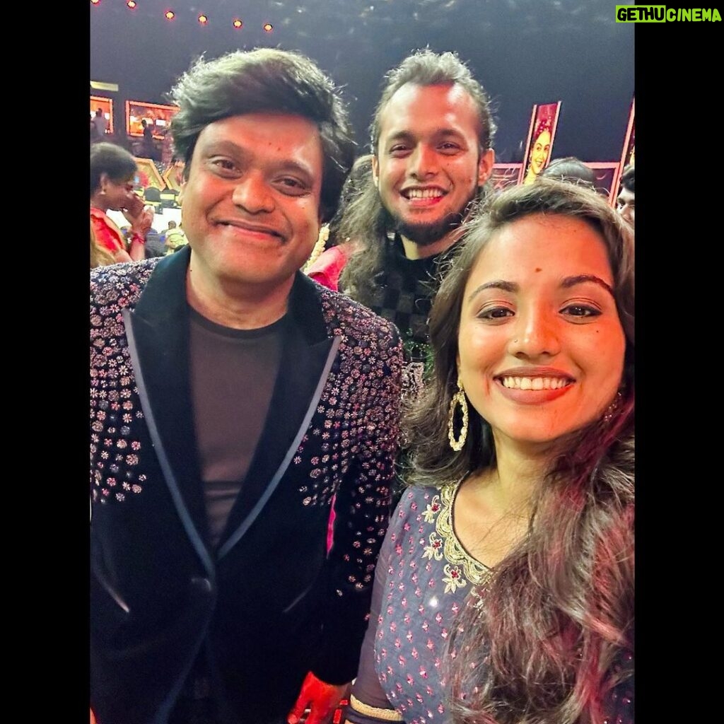 Maanasi G Kannan Instagram - What a man! Not a single day have passed without your song sir! We love you even more sir @jharrisjayaraj ❤️🫶 #harrisjayaraj #maanasi #sridharsena #supersinger