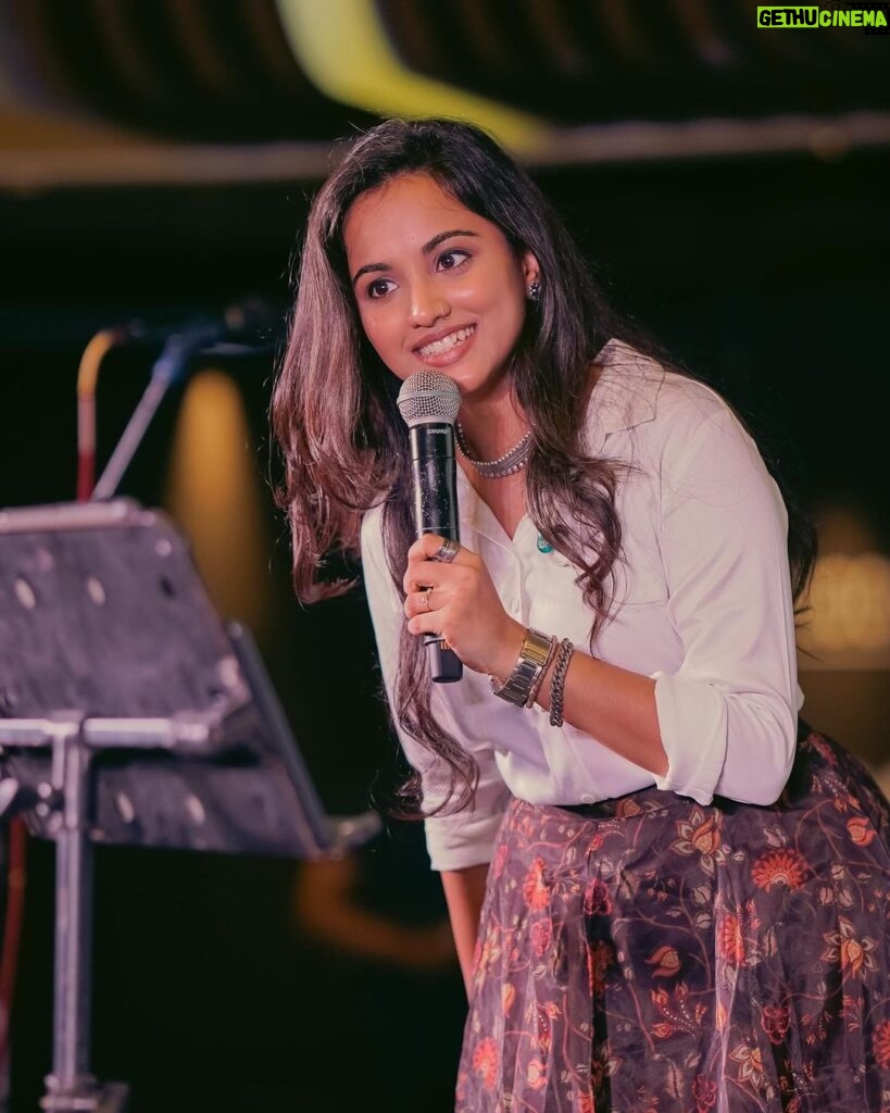 Maanasi G Kannan Instagram - Only smiless when on stage!!💚🧿 PC- @a.lens.man ❤️‍🔥 Ps- yes, I’m obsessed with my happiness on stage!🧿 #maanasi #maanasisupersinger #supersinger #singer #performer #stage #performance #happy #happiest #happyplace