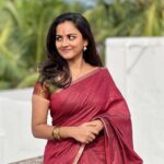 Maanasi G Kannan Instagram – Always a saree girl!❤️

Pc – @viswakash ♥️

#maanasi #maanasisupersinger #saree #vijayadhasami #traditional #sareegirl
