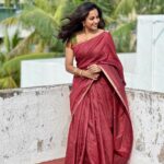 Maanasi G Kannan Instagram – Always a saree girl!❤️

Pc – @viswakash ♥️

#maanasi #maanasisupersinger #saree #vijayadhasami #traditional #sareegirl