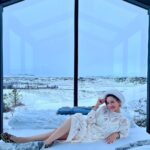 Madalsa Sharma Instagram - Just queening in my cabin in the snow….❄️☃️🤍 . . . . #whitechristmas #christmas #madalsasharma #iceland #panoramaglasslodge #instagood #instadaily #instamood #instapic #snow #cabininthesnow #love #gratitude Panorama Glass Lodge Iceland