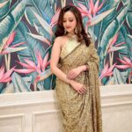 Madalsa Sharma Instagram - Life’s better when you are covered in glitter….✨✨ . . . . #reels #reelsinstagram #madalsasharma #kavya #videooftheday #instadaily #instavideo #instagood #instamood #mood #trending #trendingreels #reelitfeelit #reelkarofeelkaro #reeloftheday #reelit #love #actorslife
