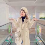 Madalsa Sharma Instagram - When you can keep calm in this chaotic world☺️💁‍♀️ . . . . #reels #reelsinstagram #madalsasharma #kavya #videooftheday #instadaily #instavideo #instagood #instamood #mood #trending #trendingreels #reelitfeelit #reelkarofeelkaro #reeloftheday #reelit #love #actorslife