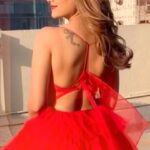 Madalsa Sharma Instagram - Painting the town red❤️🎨 . . . . #reels #reelsinstagram #madalsasharma #kavya #videooftheday #instadaily #instavideo #instagood #instamood #mood #trending #trendingreels #reelitfeelit #reelkarofeelkaro #reeloftheday #reelit #love #actorslife