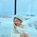 Madalsa Sharma Instagram - Just queening in my cabin in the snow….❄️☃️🤍 . . . . #whitechristmas #christmas #madalsasharma #iceland #panoramaglasslodge #instagood #instadaily #instamood #instapic #snow #cabininthesnow #love #gratitude Panorama Glass Lodge Iceland