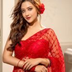 Madalsa Sharma Instagram - Diwali festivities begin✨❤️ Happy Dhanteras to everyone😍 May this festive season bring health,wealth to you and your family💰🫶🧿 PS - The last photo is my favourite❤️😍 📸 @artographybysagar Styled by - @camy1411 🥻 - @kalkifashion Blouse - @ranbirmukherjeeofficial Bangles - @ijewels009 HMU by - @makeupbychanch Assisted by - @makeupbyannuja Location courtesy-@blanco_bandra Managed by - @didooshruti Team- @thetamannasantra @pahujalavina . . . . #dhanteras #diwali #madalsasharma #kavya #festive #photooftheday #ootd #red #instagood #instadaily