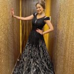 Madalsa Sharma Instagram - Feeling romantic coz I am in a ball gown❤️ . . . . #weekend #vibes #madalsasharma #kavya #picoftheday #postoftheday #instadaily #instapic #instagood #instamood #mood #love #actorslife
