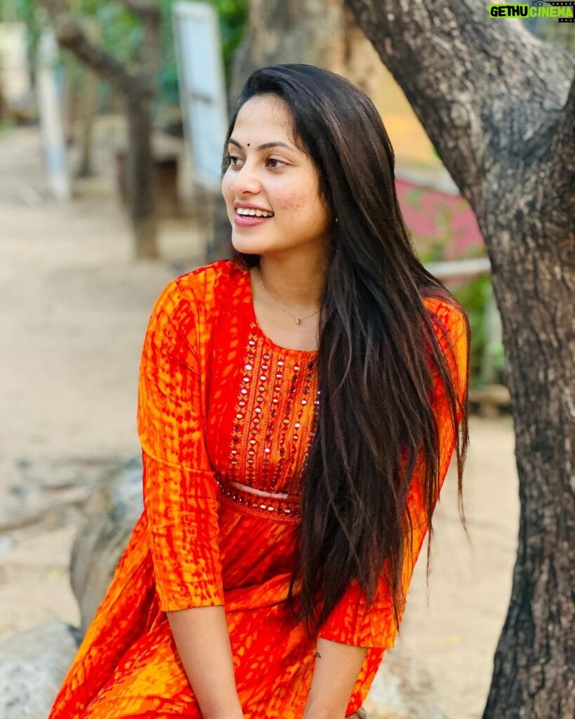 Madhumitha H Instagram - 🧡✨ Heart smiles #sunshine #orange