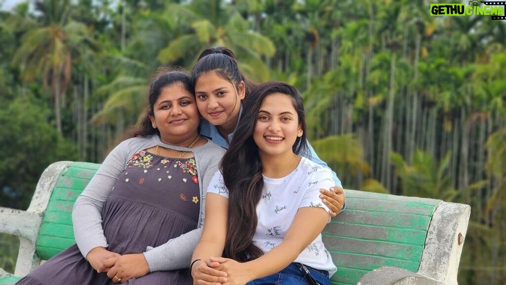 Madhumitha H Instagram - Happy Raksha Bandhan! Thanks you for alwys bearing my tantrum 🥹❤ You guys are THE BEST♥ Iloveyoutotheeternity😘 Miss you guys😭 #sisterlove #sisters #family #soulsisters