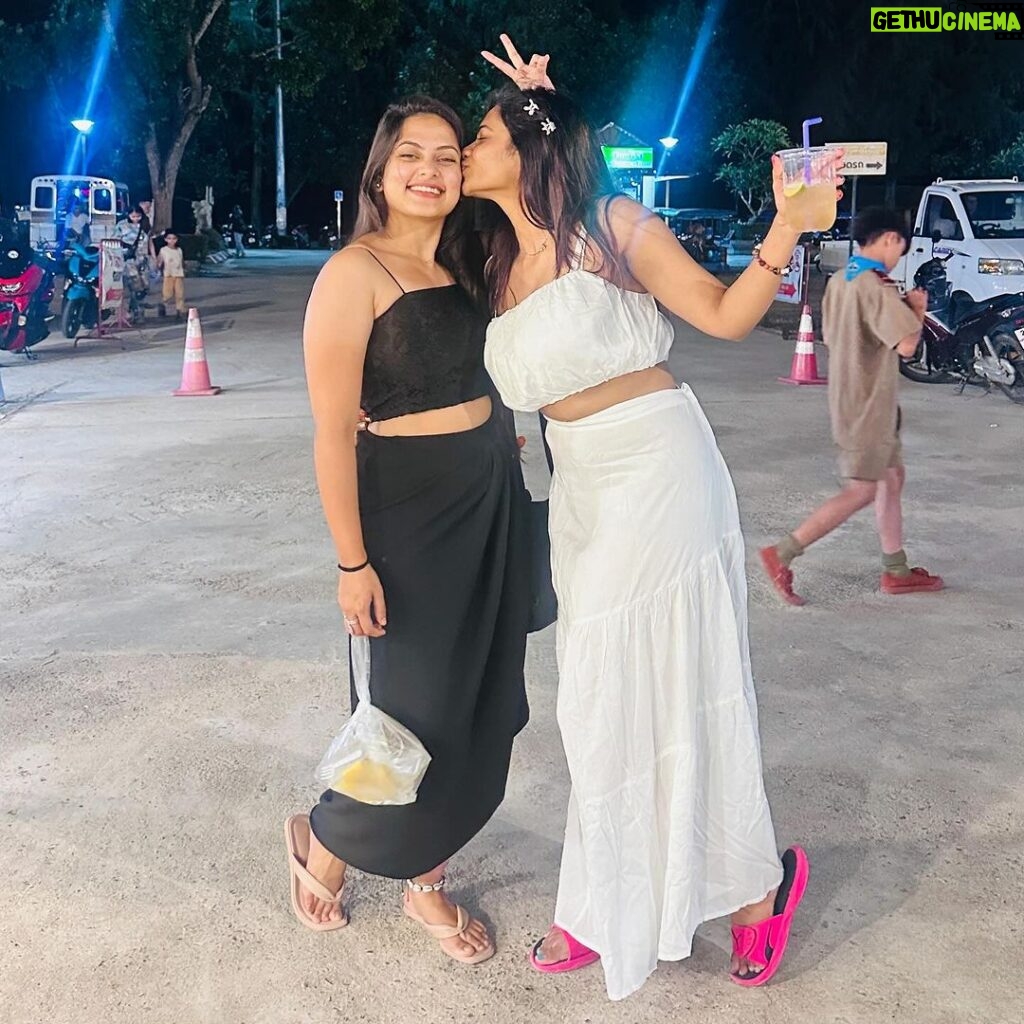 Madhumitha H Instagram - Why it’s always me the one to give kiss??? Cos i am the love giver and my love is huge @madhumitha.h_official . . . #bestie #thailand #girlstrip #girls #love