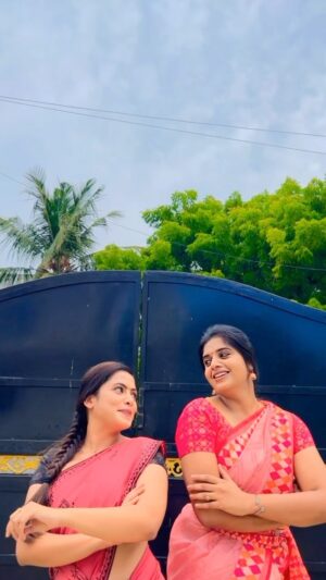 Madhumitha H Instagram - Chuma trend kaaga oru reel !! 

#ethirneechal #suntv #actor #actorslife #vanarapettai✌️✌️ #trending #trendingreels #dancereels #dancing #tamil #tamilreels