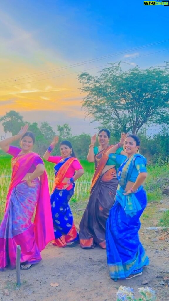 Madhumitha H Instagram - One take reels !! #ethirneechal #suntv #dance #dancereels #marathhi #trending #trendingreels #coactors
