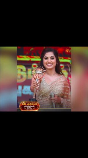 Madhumitha H Instagram - “MANAM KAVARNTHA NAYAGI” 🏆
The award which I have always dreamt about is finally in my hands. 
This moment came into a reality because of the love and support of all the people that have embodied the character of Janani close to their hearts ❤️. 
I would like to express my sincere gratitude to all my fans and well-wishers and to the entire team of ETHIRNEECHAL 🥰❤️ 

Thank you @suntv for making my dream come true
 
Special thanks to @jana.artwork for that extraordinary drawing that you created which made my day even more memorable and unforgettable 

Moreover anything, I want to thank my family and friends for being my constant source of support and happiness in this journey 

#ethirneechal #sunkudumbamviruthugal2023 #suntv #serial #fanslove #loveyouall