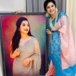 Madhumitha H Instagram - Thank you so much @icongifts2018 for this beautiful photo frame 🥹 #photoframe #gifts