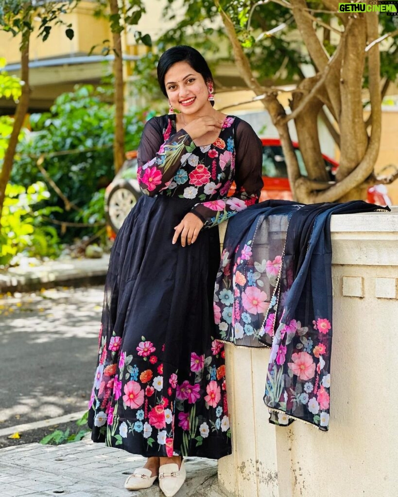 Madhumitha H Instagram - May the celebration bring you joy and peace !✨ Happy Ayuda Pooja🌸 Dress - @sprinkles_thefashion #blackdress #ayuda #ayudapooja #festival #festivemode #navratri #smilemore #traditional #ethnic #ethnicwear #flowers