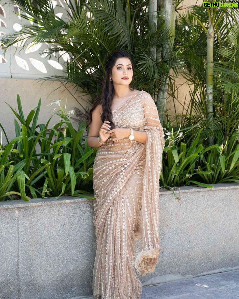 Madhumitha H Instagram - Golden moments✨⚡ Sun Kudumbam Viruthugal 2023🏆 Stylist 🪄 - @nikhitaniranjan Saree 👗 - @samyakksarees MUA 💄 - @makeover_by_miga Hair 🎀. - @preethasisily_ 📸 - @madpixelssm Chennai, India