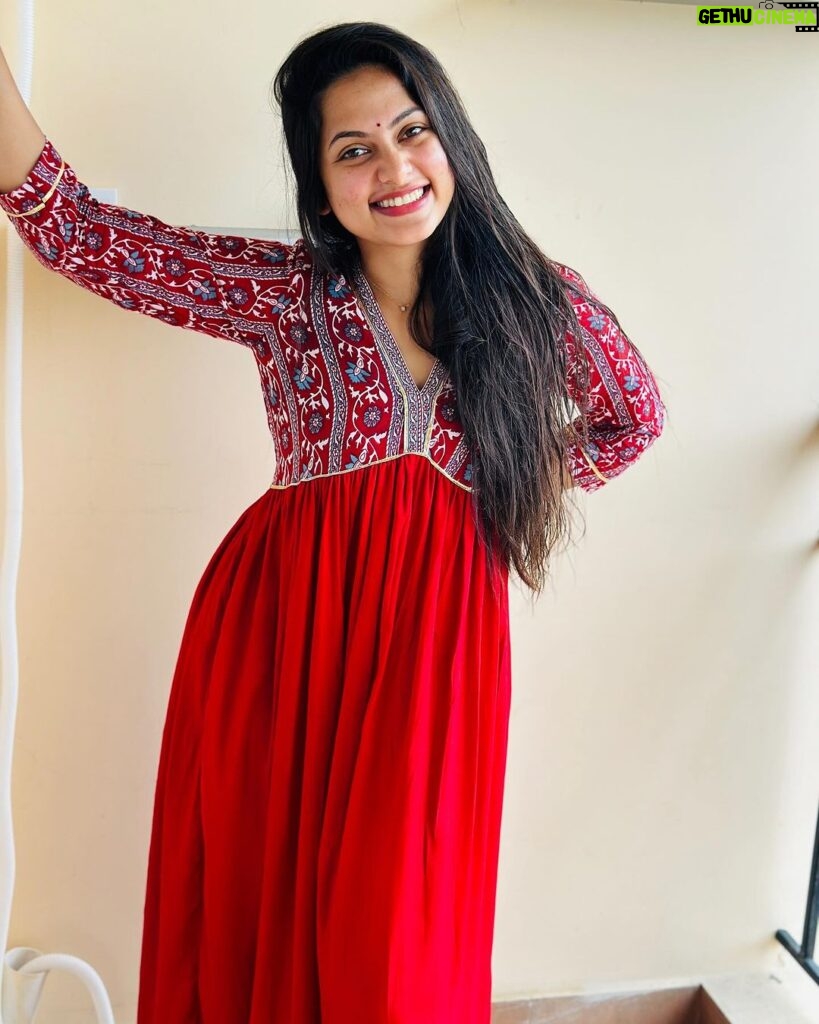 Madhumitha H Instagram - Thanks you for this beautiful outfit @mivar_boutique Loving this dress❤✨ #outfit #chudidar #redchudidar #smile